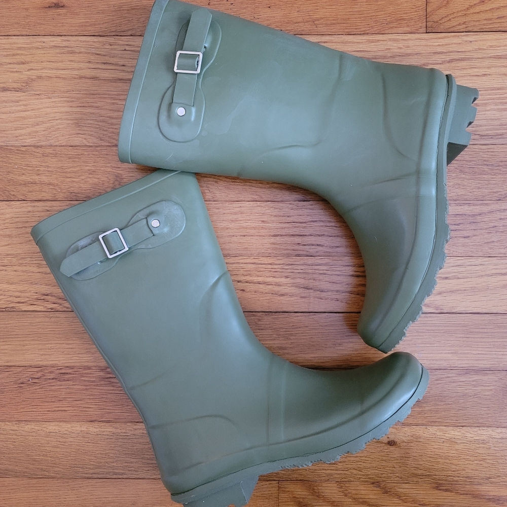 Green wide-calf rain boots